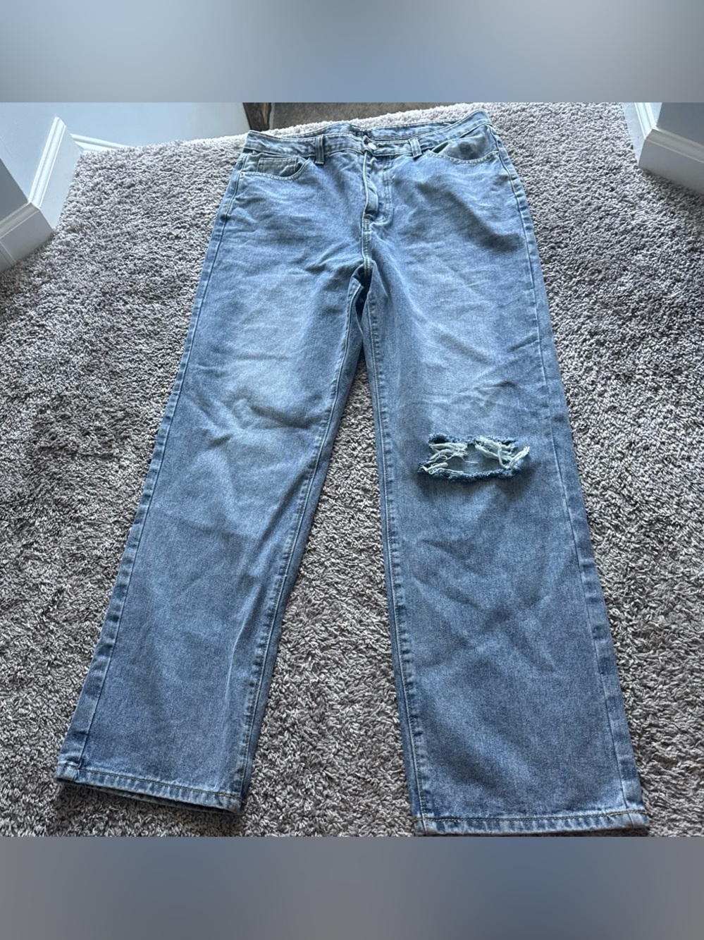 PrettyLittleThing Light Blue Straight-Leg Distressed Jeans